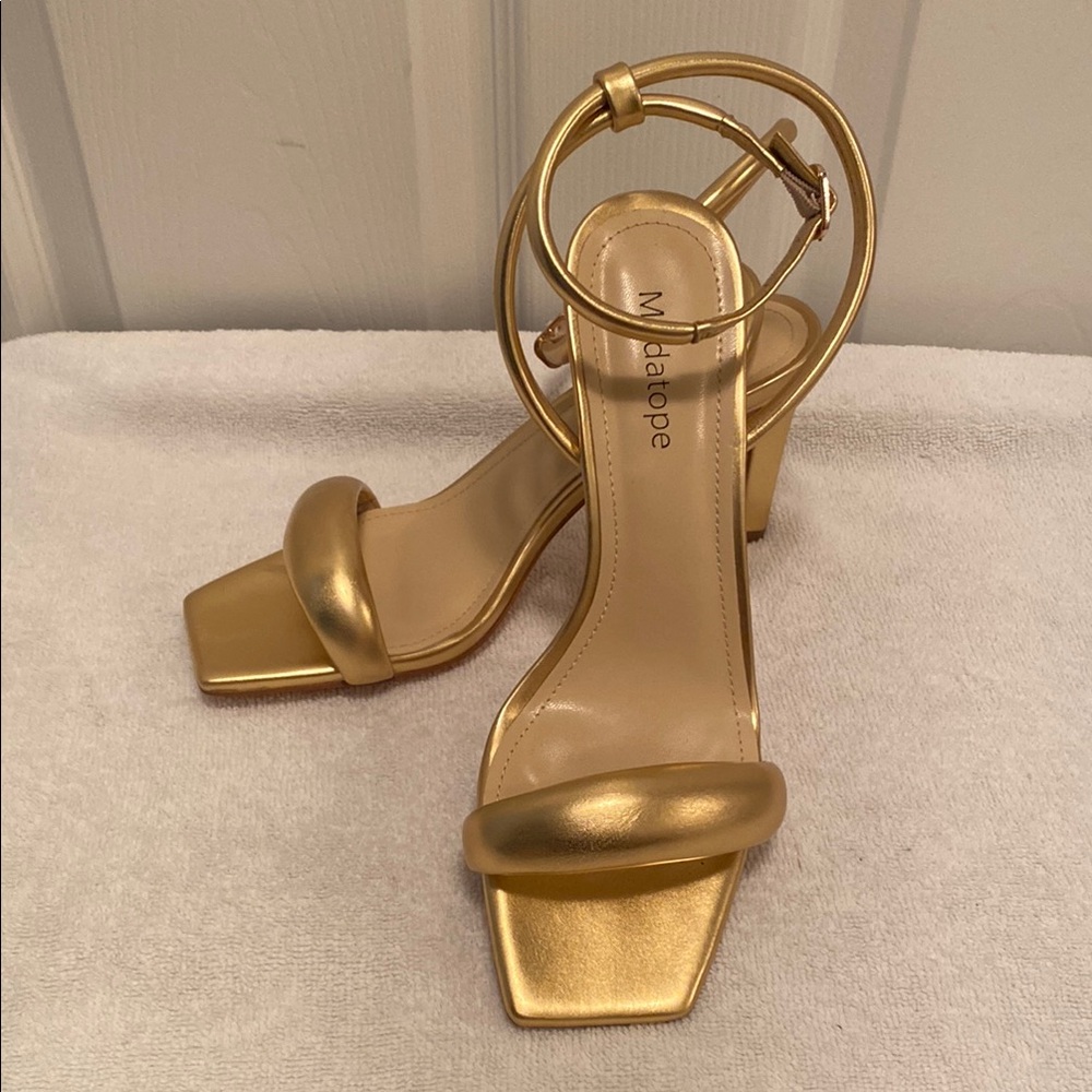 Modatope Gold Women's Heels…size 8